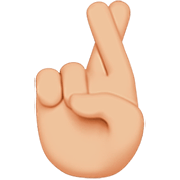 🤞🏼 Emoji Dedos Cruzados: Tono De Piel Claro Medio en Apple iOS 16.4.