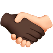 🫱🏿‍🫲🏻 Emoji Handschlag: dunkle Hautfarbe, helle Hautfarbe Apple iOS 16.4.