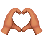 🫶🏽 Emoji Mãos De Coração: Pele Morena na Apple iOS 16.4.