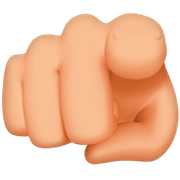 Emoji 🫵🏼 İndice Che Punta Allo Spettatore: Carnagione Abbastanza Chiara su Apple iOS 16.4.