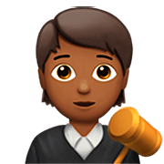 🧑🏾‍⚖️ Emoji Juiz No Tribunal: Pele Morena Escura na Apple iOS 16.4.