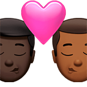 👨🏿‍❤️‍💋‍👨🏾 Emoji Beso - Hombre: Tono De Piel Oscuro, Hombre: Tono De Piel Oscuro Medio en Apple iOS 16.4.