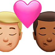 👨🏼‍❤️‍💋‍👨🏾 Emoji sich küssendes Paar - Mann: mittelhelle Hautfarbe, Mann: mitteldunkle Hautfarbe Apple iOS 16.4.