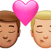 👨🏽‍❤️‍💋‍👨🏼 Emoji Beso - Hombre: Tono De Piel Medio, Hombre: Tono De Piel Claro Medio en Apple iOS 16.4.