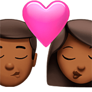Emoji 👨🏾‍❤️‍💋‍👩🏾 Bacio Tra Coppia - Uomo: Carnagione Abbastanza Scura, Donna: Carnagione Abbastanza Scura su Apple iOS 16.4.