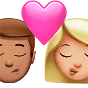 👨🏽‍❤️‍💋‍👩🏼 Emoji sich küssendes Paar - Mann: mittlere Hautfarbe, Frau: mittelhelle Hautfarbe Apple iOS 16.4.