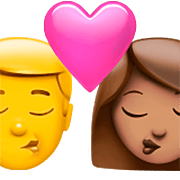 👨‍❤️‍💋‍👩🏽 Emoji sich küssendes Paar - Mann, Frau: mittlere Hautfarbe Apple iOS 16.4.