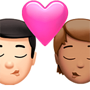 Emoji 👨🏻‍❤️‍💋‍🧑🏽 Bacio Tra Coppia: uomo, persona, Carnagione Chiara, Carnagione Olivastra su Apple iOS 16.4.