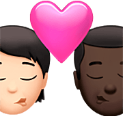 Emoji 🧑🏻‍❤️‍💋‍👨🏿 Bacio Tra Coppia: persona, uomo, Carnagione Chiara, Carnagione Scura su Apple iOS 16.4.