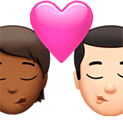 Emoji 🧑🏾‍❤️‍💋‍👨🏻 Bacio Tra Coppia: persona, uomo, Carnagione Abbastanza Scura, Carnagione Chiara su Apple iOS 16.4.