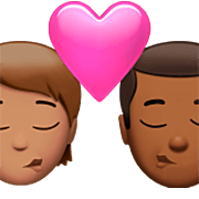 Emoji 🧑🏽‍❤️‍💋‍👨🏾 Bacio Tra Coppia: persona, uomo, Carnagione Olivastra, Carnagione Abbastanza Scura su Apple iOS 16.4.