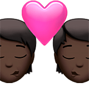 🧑🏿‍❤️‍💋‍🧑🏿 Emoji Beijo: Pessoa, Pessoa, Pele Escura na Apple iOS 16.4.
