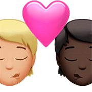 Emoji 🧑🏼‍❤️‍💋‍🧑🏿 Bacio Tra Coppia: persona, persona, Carnagione Abbastanza Chiara, Carnagione Scura su Apple iOS 16.4.