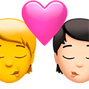 🧑‍❤️‍💋‍🧑🏻 Emoji sich küssendes Paar: Person, Person, Kein Hautton, helle Hautfarbe Apple iOS 16.4.
