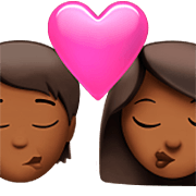 🧑🏾‍❤️‍💋‍👩🏾 Emoji Beso: Persona, Mujer, Tono De Piel Oscuro Medio en Apple iOS 16.4.