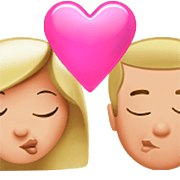 👩🏼‍❤️‍💋‍👨🏼 Emoji Beso - Mujer: Tono De Piel Claro Medio, Hombre: Tono De Piel Claro Medio en Apple iOS 16.4.