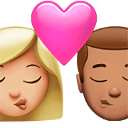 Émoji 👩🏼‍❤️‍💋‍👨🏽 Bisou - Femme: Peau Moyennement Claire, Homme: Peau Légèrement Mate sur Apple iOS 16.4.