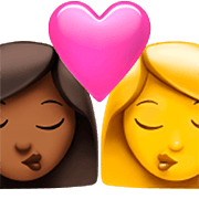 👩🏾‍❤️‍💋‍👩 Emoji sich küssendes Paar - Frau: mitteldunkle Hautfarbe, Frau Apple iOS 16.4.