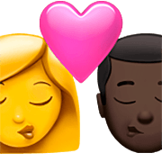 Emoji 👩‍❤️‍💋‍👨🏿 Bacio Tra Coppia - Donna, Uomo: Carnagione Scura su Apple iOS 16.4.