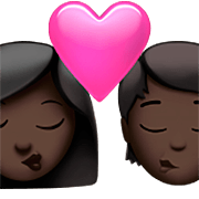 Emoji 👩🏿‍❤️‍💋‍🧑🏿 Bacio Tra Coppia: Donna, persona, Carnagione Scura su Apple iOS 16.4.