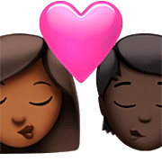 👩🏾‍❤️‍💋‍🧑🏿 Emoji sich küssendes Paar: Frau, Person, mitteldunkle Hautfarbe, dunkle Hautfarbe Apple iOS 16.4.