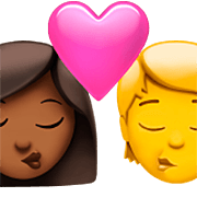 👩🏾‍❤️‍💋‍🧑 Emoji Beijo: Mulher, Pessoa, Pele Morena Escura, Sem tom de pele na Apple iOS 16.4.