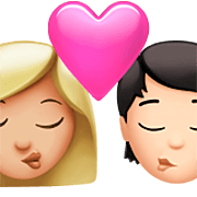 Emoji 👩🏼‍❤️‍💋‍🧑🏻 Bacio Tra Coppia: Donna, persona, Carnagione Abbastanza Chiara, Carnagione Chiara su Apple iOS 16.4.