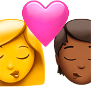 Emoji 👩‍❤️‍💋‍🧑🏾 Bacio Tra Coppia: Donna, persona, Nessun tono della pelle, Carnagione Abbastanza Scura su Apple iOS 16.4.