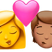 👩‍❤️‍💋‍🧑🏽 Emoji sich küssendes Paar: Frau, Person, Kein Hautton, mittlere Hautfarbe Apple iOS 16.4.