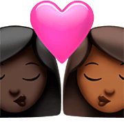 Emoji 👩🏿‍❤️‍💋‍👩🏾 Bacio Tra Coppia - Donna: Carnagione Scura, Donna: Carnagione Abbastanza Scura su Apple iOS 16.4.