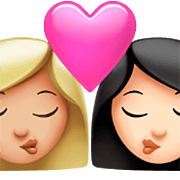 👩🏼‍❤️‍💋‍👩🏻 Emoji Beijo - Mulher: Pele Morena Clara, Mulher: Pele Clara na Apple iOS 16.4.