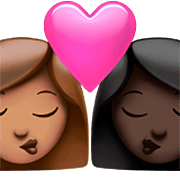 Emoji 👩🏽‍❤️‍💋‍👩🏿 Bacio Tra Coppia - Donna: Carnagione Olivastra, Donna: Carnagione Scura su Apple iOS 16.4.