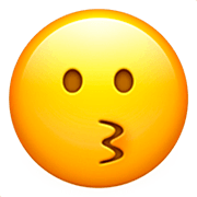Emoji 😗 Faccina Che Bacia su Apple iOS 16.4.