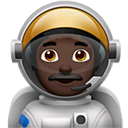 👨🏿‍🚀 Emoji Astronaut: dunkle Hautfarbe Apple iOS 16.4.