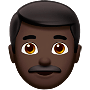 Emoji 👨🏿 Uomo: Carnagione Scura su Apple iOS 16.4.