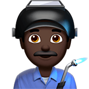 Emoji 👨🏿‍🏭 Operaio: Carnagione Scura su Apple iOS 16.4.