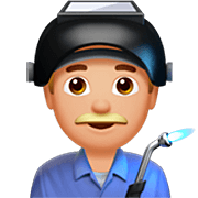 👨🏼‍🏭 Emoji Operario: Tono De Piel Claro Medio en Apple iOS 16.4.