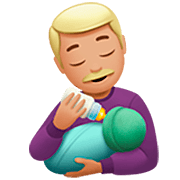 Émoji 👨🏼‍🍼 Homme Allaitant Un Bébé : Peau Moyennement Claire sur Apple iOS 16.4.