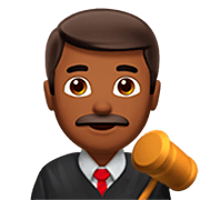 Emoji 👨🏾‍⚖️ Giudice Uomo: Carnagione Abbastanza Scura su Apple iOS 16.4.