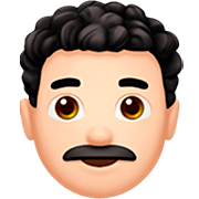 👨🏻‍🦱 Emoji Hombre: Tono De Piel Claro Y Pelo Rizado en Apple iOS 16.4.