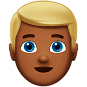 👱🏾‍♂️ Emoji Homem: Pele Morena Escura E Cabelo Loiro na Apple iOS 16.4.