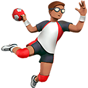 Émoji 🤾🏽‍♂️ Handballeur : Peau Légèrement Mate sur Apple iOS 16.4.