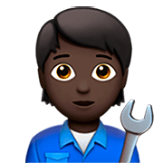 🧑🏿‍🔧 Emoji Mechaniker(in): dunkle Hautfarbe Apple iOS 16.4.