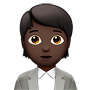 Emoji 🧑🏿‍💼 Persona Che Fa Un Lavoro D’ufficio: Carnagione Scura su Apple iOS 16.4.