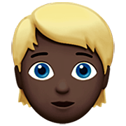 Emoji 👱🏿 Persona Bionda: Carnagione Scura su Apple iOS 16.4.