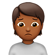 🙍🏾 Emoji missmutige Person: mitteldunkle Hautfarbe Apple iOS 16.4.