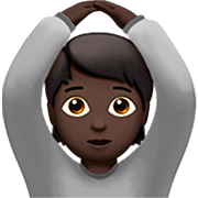 🙆🏿 Emoji Person mit Händen auf dem Kopf: dunkle Hautfarbe Apple iOS 16.4.