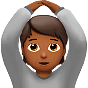 🙆🏾 Emoji Person mit Händen auf dem Kopf: mitteldunkle Hautfarbe Apple iOS 16.4.
