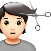 💇🏻 Emoji Persona Cortándose El Pelo: Tono De Piel Claro en Apple iOS 16.4.