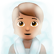 Emoji 🧖🏽 Persona In Sauna: Carnagione Olivastra su Apple iOS 16.4.